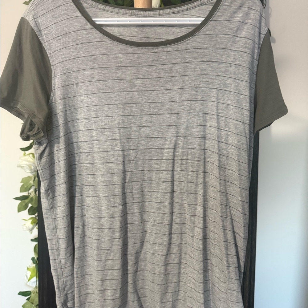 lululemon athletica Gray and Dark Green Short Sleeve Tee